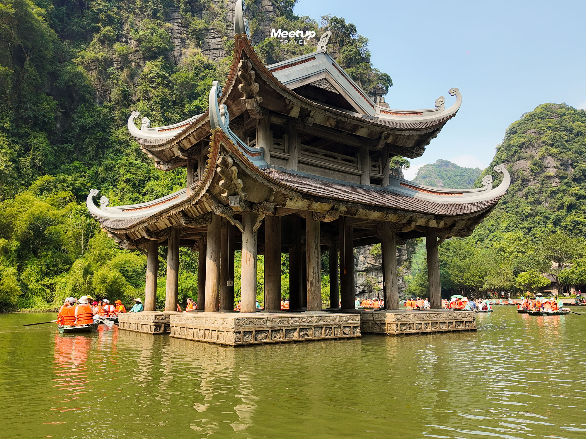Trang An by rowboat, photo 1