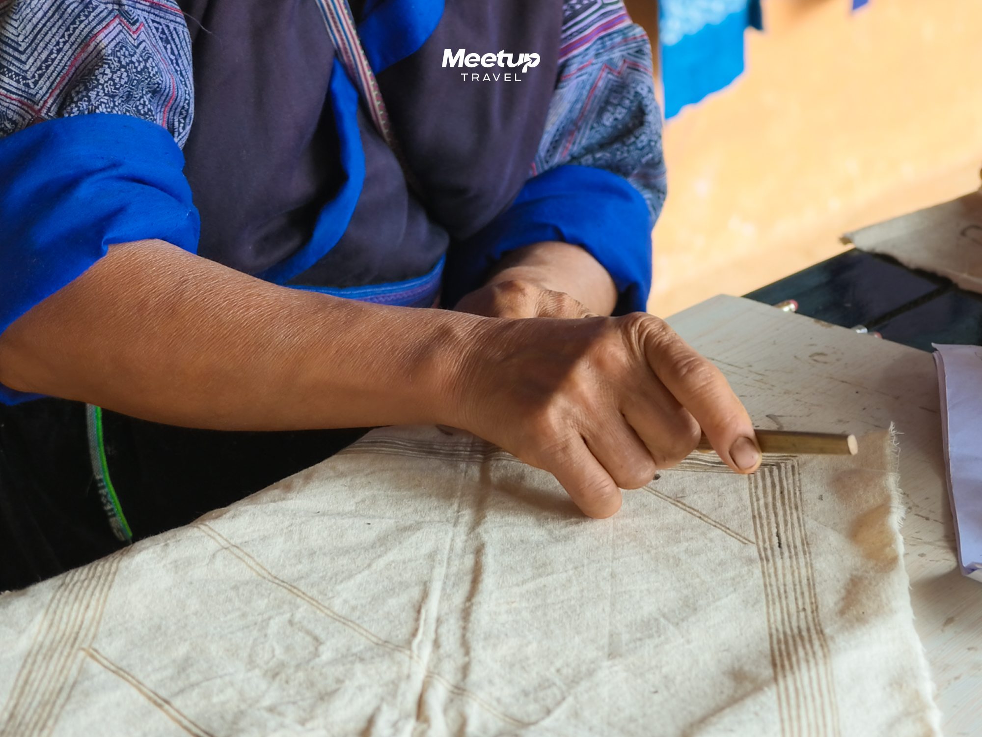 Beeswax batik and indigo dyeing with H'Mong women, photo 5