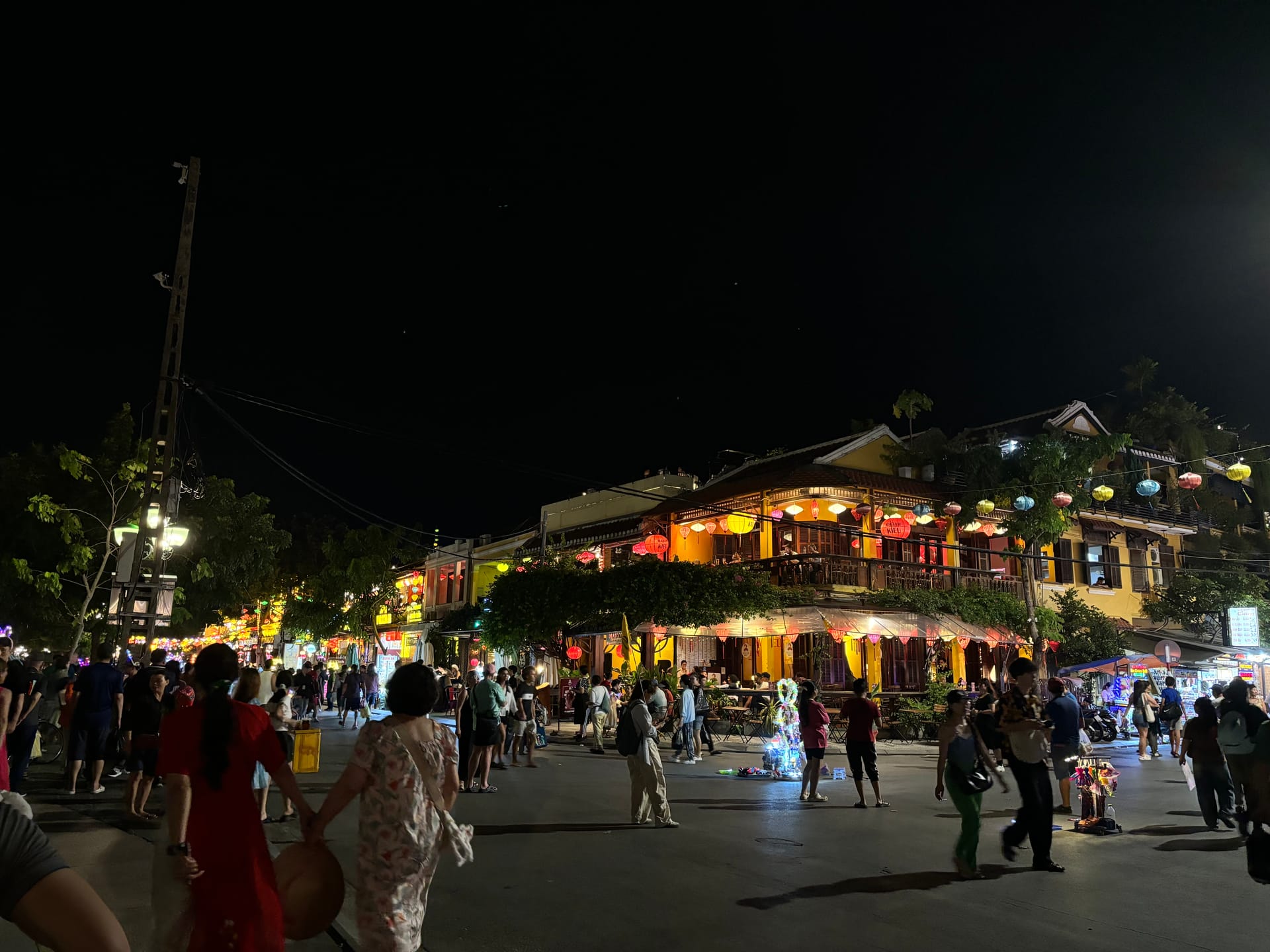 Lantern-lit streets and vibrant evening crowds in Hoi An Ancient Town, Vietnam.