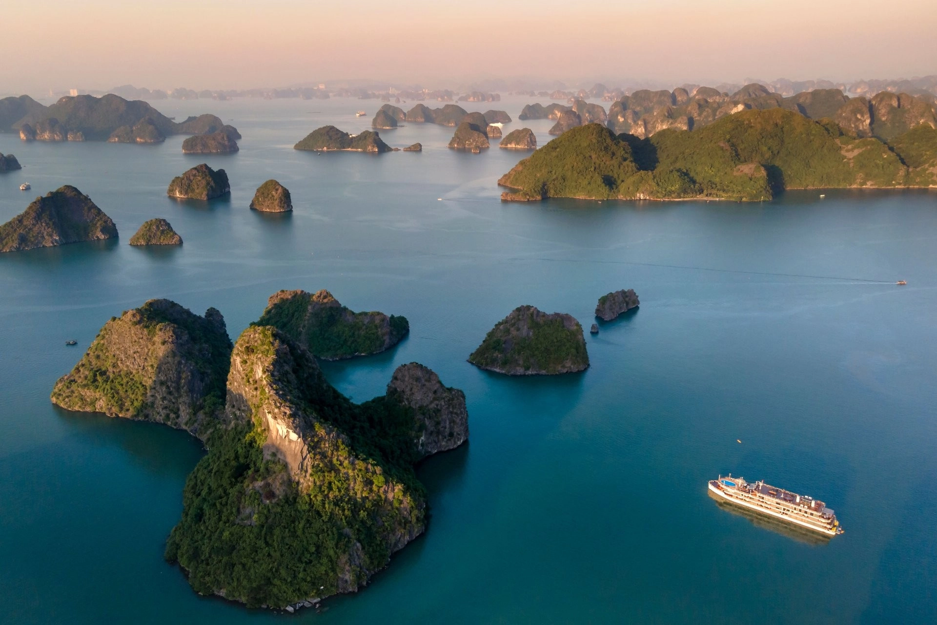 meetup-ha-long-bay-06