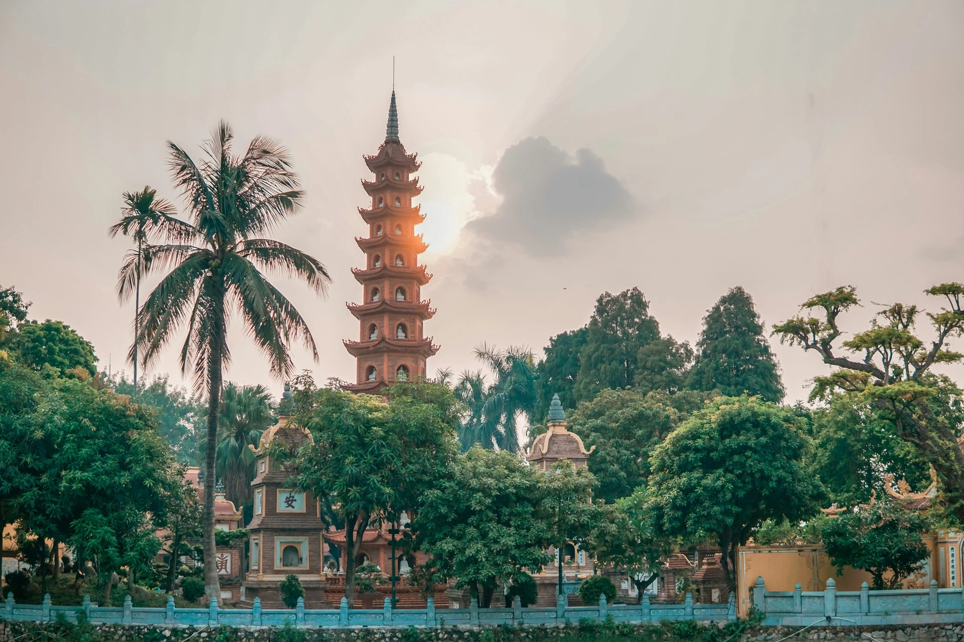 Hanoi City Sightseeing Full Day VIP by DCar