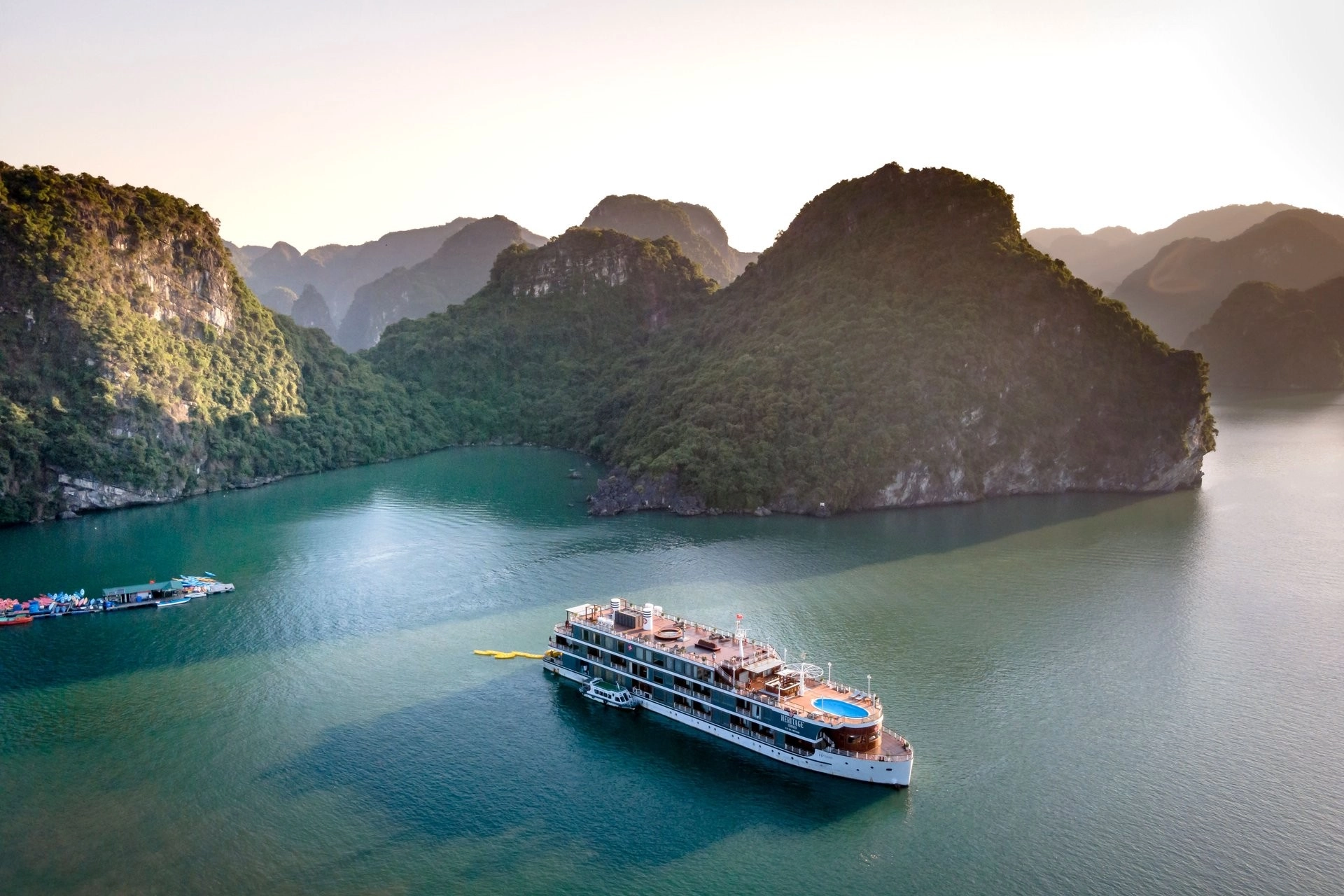 meetup-ha-long-bay-05